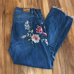 Floral embroidered Jeans
